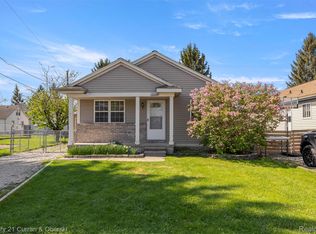 13230 Delavern St, Gibraltar, MI 48173
