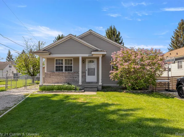 13230 Delavern St, Gibraltar, MI 48173