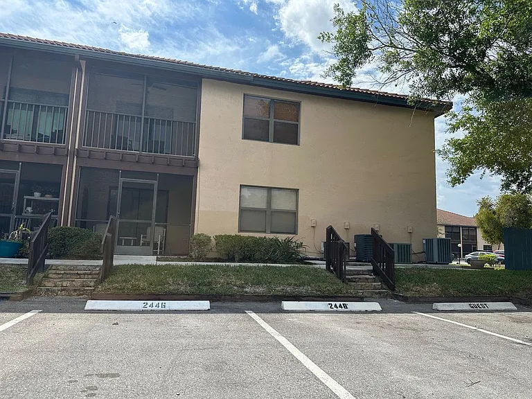 2444 SE Garden Ter — Photo 14