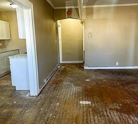 3rd image of 1802 W Genesee St APT 3F