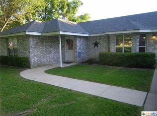 106 Tanglewood Dr, Seguin, TX 78155