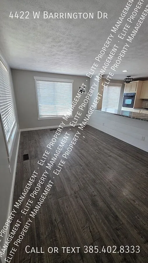 4 bed, 2 bath — Photo 4