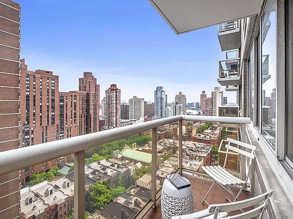 4th image of 200 E 89th St APT 20D