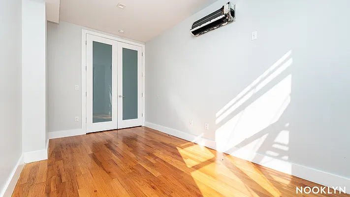 Rented by Nooklyn NYC LLC | media 18