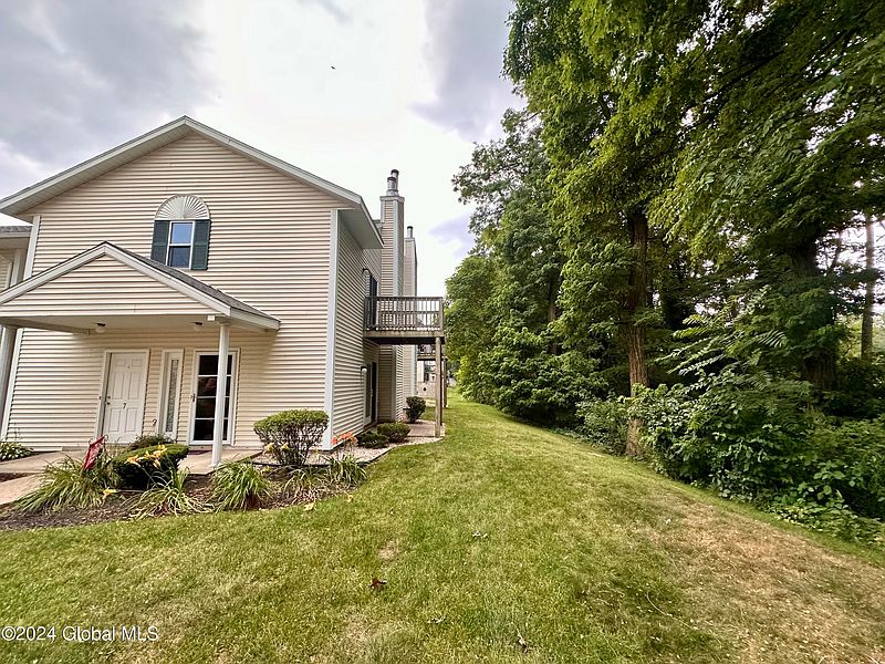 4th image of 907 Greenwich Drive