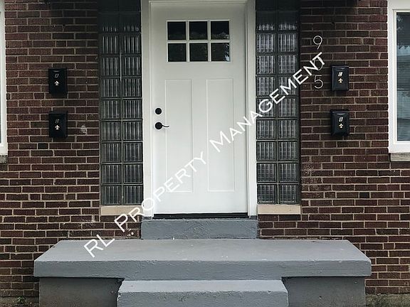 3rd image of 905 Geers Ave #D