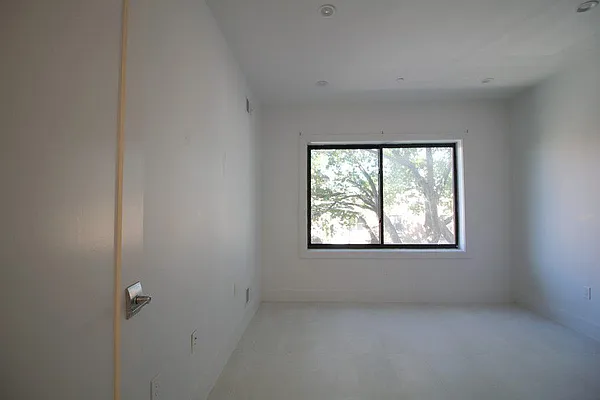 Rented by Elite NY Holdings | media 28