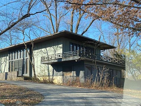 2nd image of 512 Wood Ave