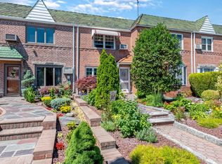 6136 77th Pl, Middle Village, NY 11379
