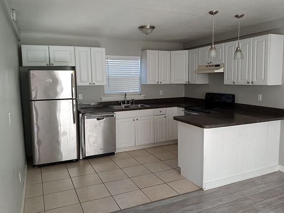 3rd image of 807 9th Ave N #1.5