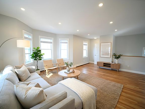 3rd image of 21 Roberts St #3