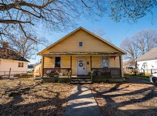 88 Palmetto St, Clinton, SC 29325