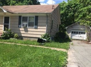 130 Woodland Dr, Mastic Beach, NY 11951