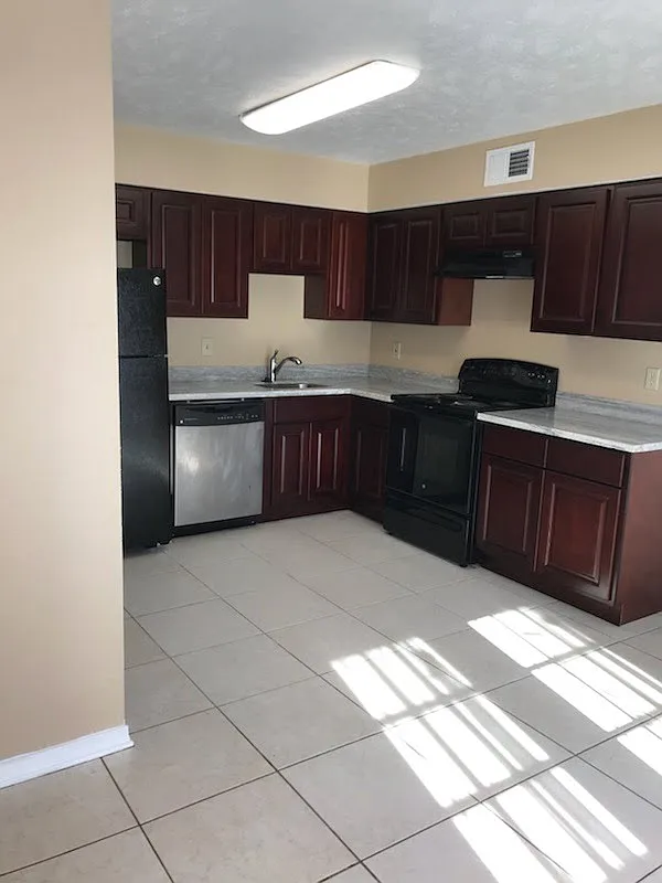 1305 Clearview Pkwy — Photo 1
