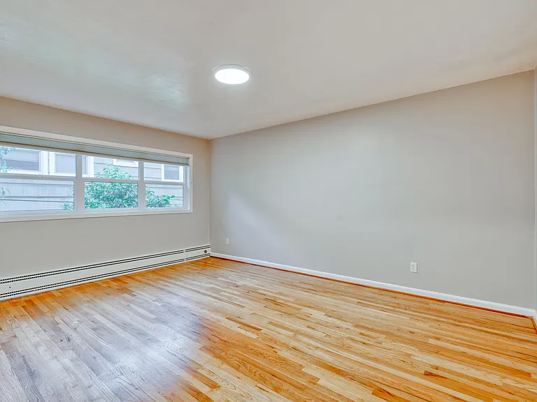 2244 NW Overton St #8 — Photo 5