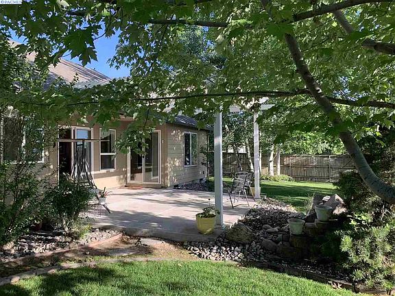 3rd image of 6216 Knightsbridge Ln
