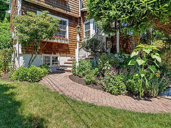 2nd image of 8 Sherwood Dr