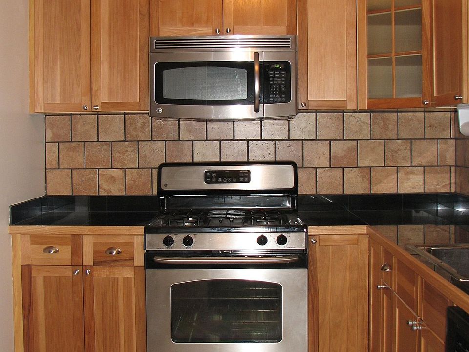 2nd image of 416 Pecore St