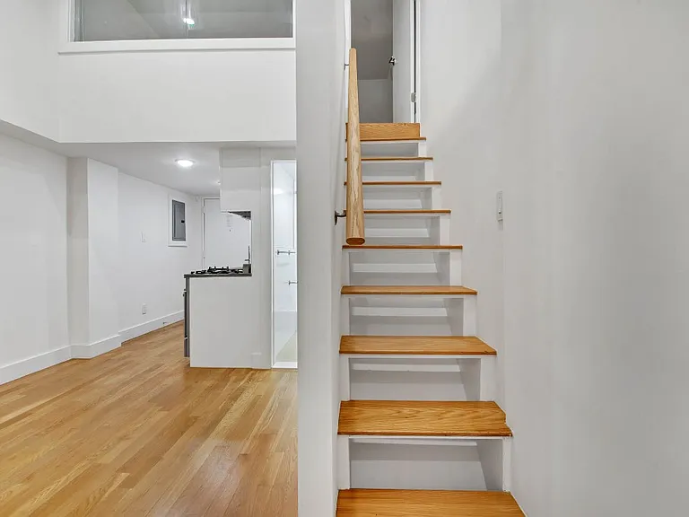 220 E 22nd St #2L — Photo 4