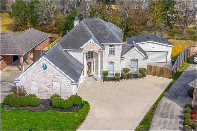 1st image of 406 Tulip Ln