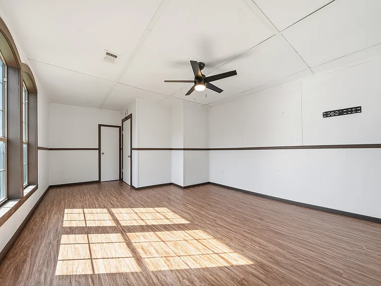 700 Harrel Ave — Photo 30