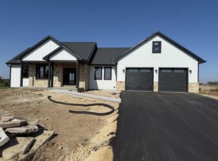 192 Antoine St, Mineral Point, WI 53565