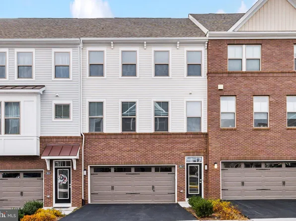 2617 Loganberry Dr, Herndon, VA 20171