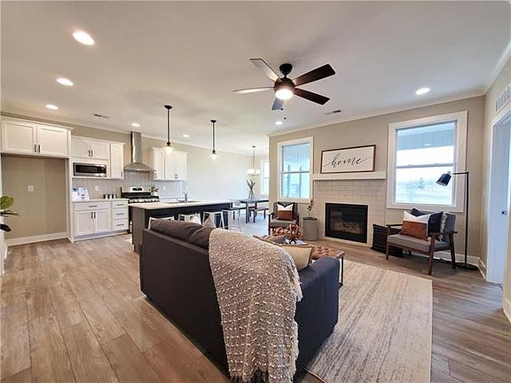 5th image of 637 SE Colonial Dr