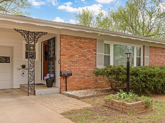 4th image of 2524 S Kickapoo Avenue