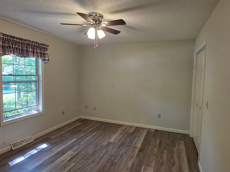 130 Berkshire Loop — Photo 11
