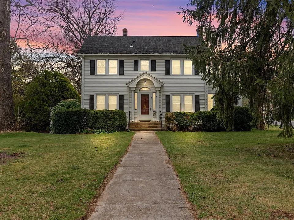 932 Woodrow Ave