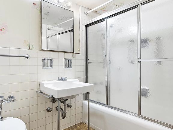 5th image of 70 E 10th St APT 16D