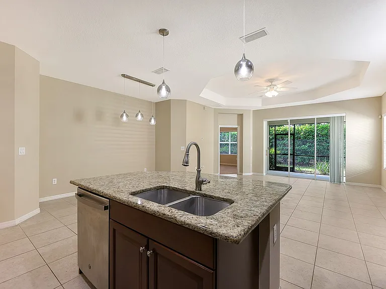 4904 Maymont Park Cir — Photo 10