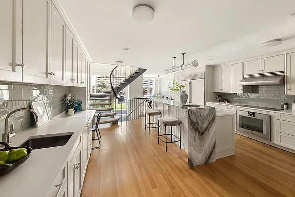 Sold by Leslie J. Garfield | media 7