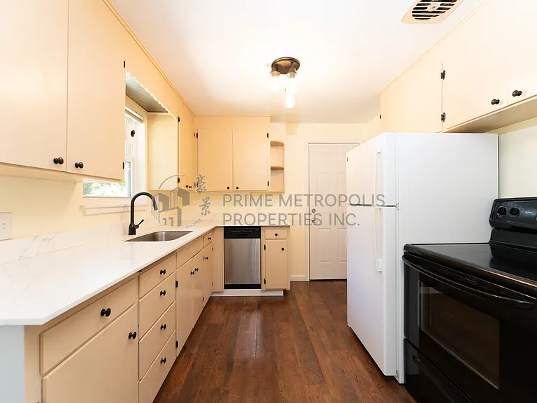 410 S 116th St — Photo 6