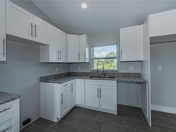 5th image of 9019 S Castle Cir