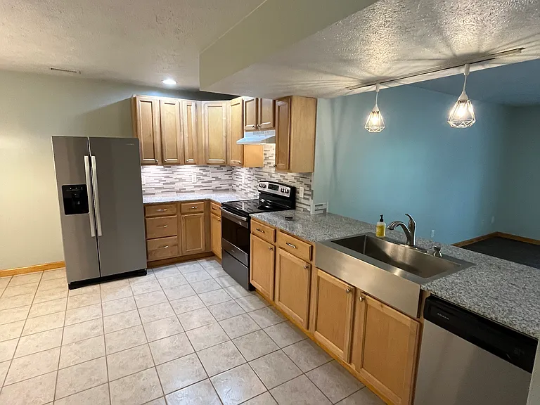 402 Prentice St — Photo 16