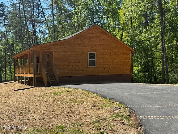 3rd image of 4002 Wears Cove Rd