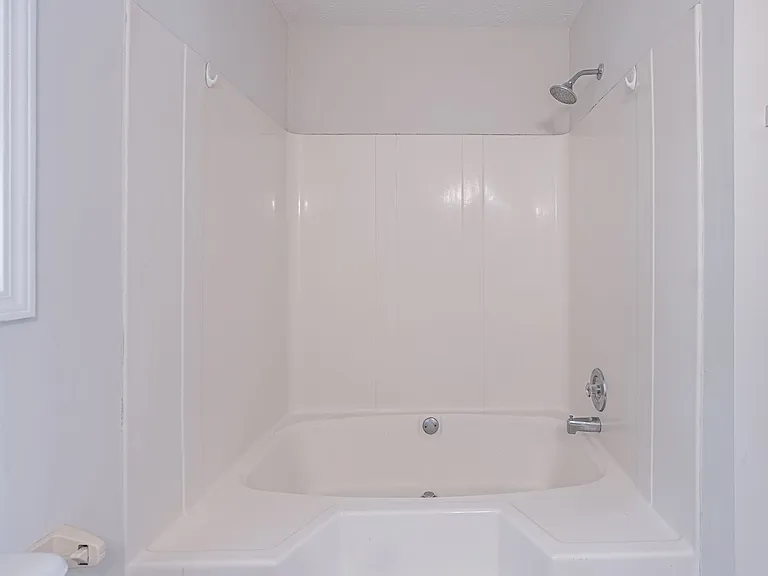 2402 Betsy Ct SW — Photo 24