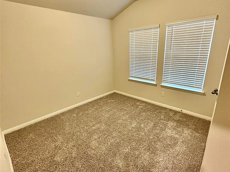 120 Oakdale Meadows Ln — Photo 12