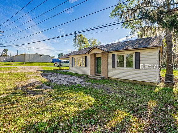 2nd image of 6 Old Salem Rd