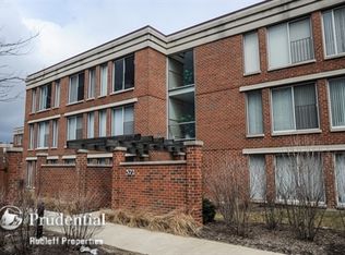 372 Kelburn Rd APT 211, Deerfield, IL