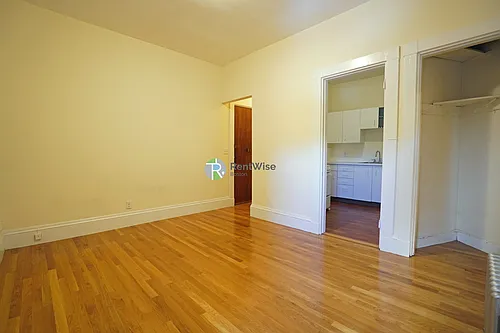 504 Beacon St Photo 1