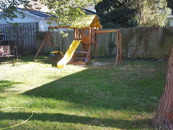 5th image of 581 Meadowland Ave
