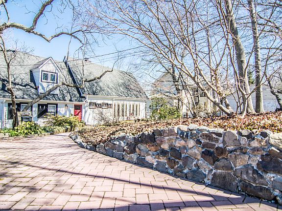 3rd image of 465 Henderson Ave