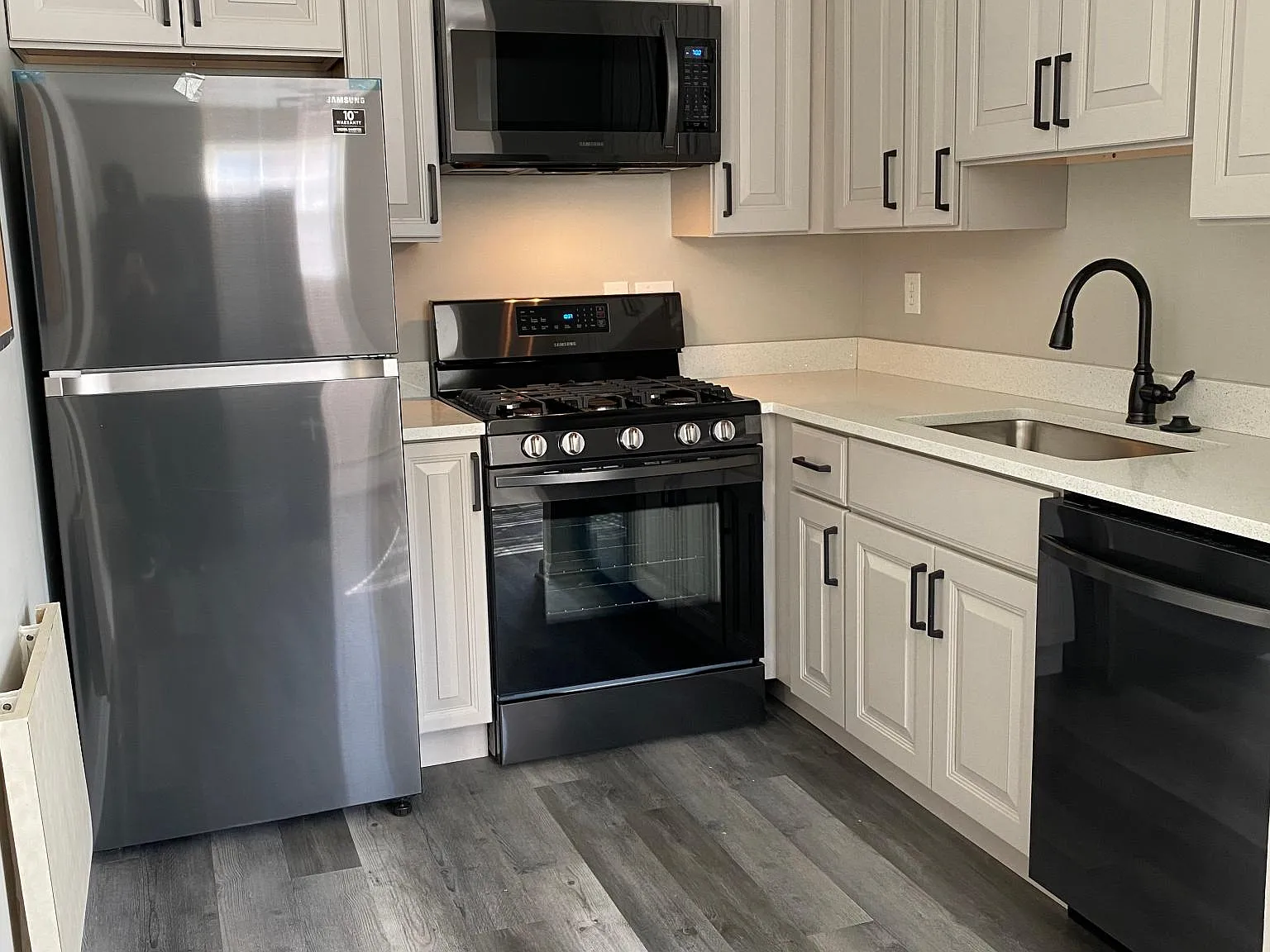 3225 Benjamin Ave — Photo 1