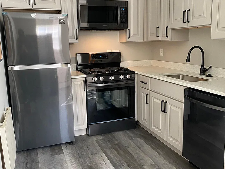 3225 Benjamin Ave #2 — Photo 1