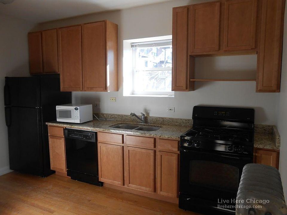 1st image of 3914 N Pine Grove Ave APT 3E