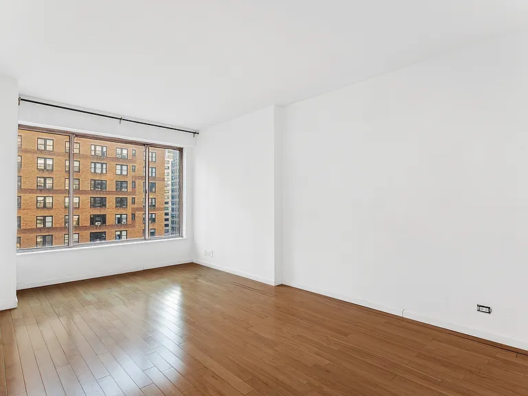 200 E 69th St #8J — Photo 1