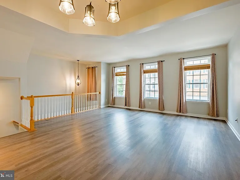 3385 Beechcliff Dr — Photo 6